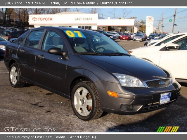 2007 Ford Focus ZX4 SES Sedan in Liquid Grey Metallic