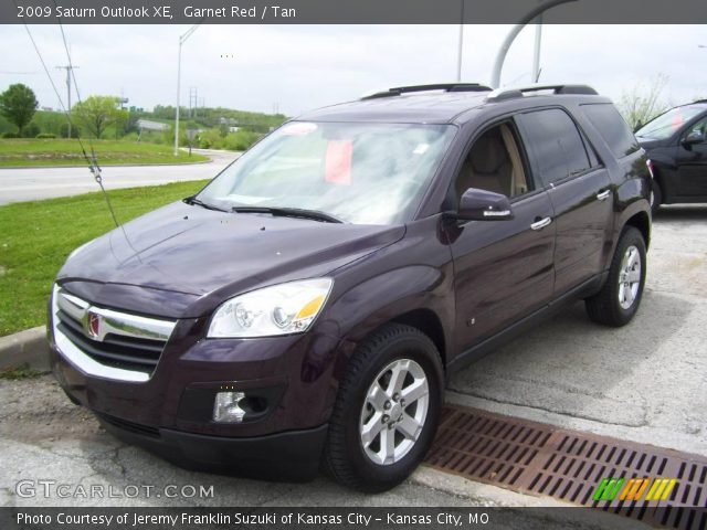 2009 Saturn Outlook XE in Garnet Red