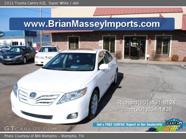 2011 Toyota Camry XLE in Super White
