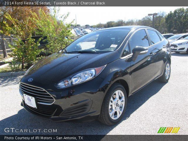 2014 Ford Fiesta SE Sedan in Tuxedo Black