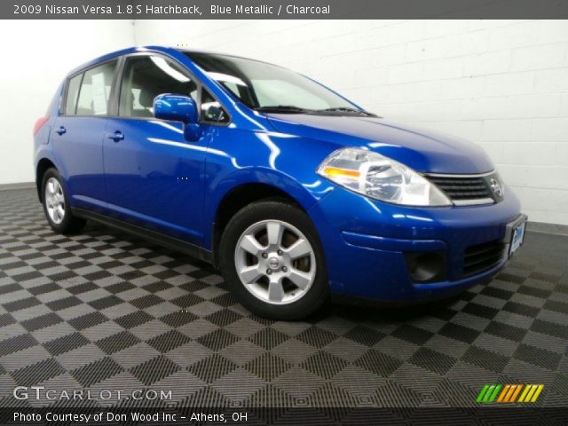 2009 Nissan Versa 1.8 S Hatchback in Blue Metallic