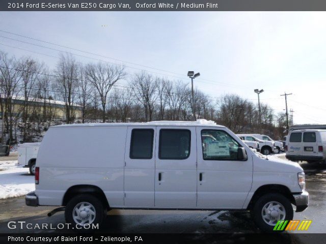 2014 Ford E-Series Van E250 Cargo Van in Oxford White