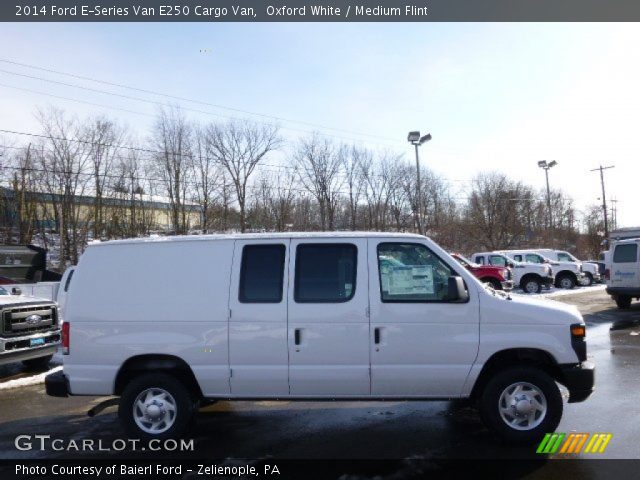 2014 Ford E-Series Van E250 Cargo Van in Oxford White