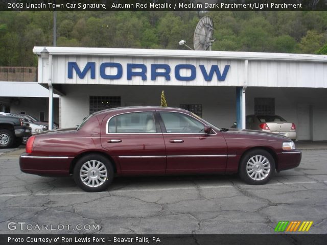 2003 Lincoln Town Car Signature in Autumn Red Metallic