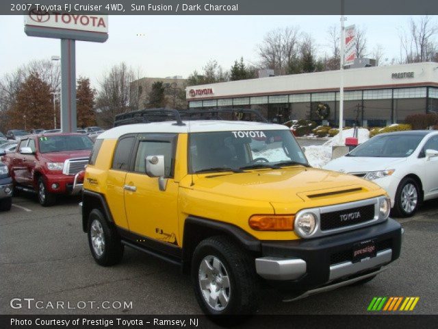 2007 Toyota FJ Cruiser 4WD in Sun Fusion