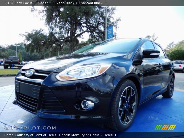 2014 Ford Focus SE Sedan in Tuxedo Black