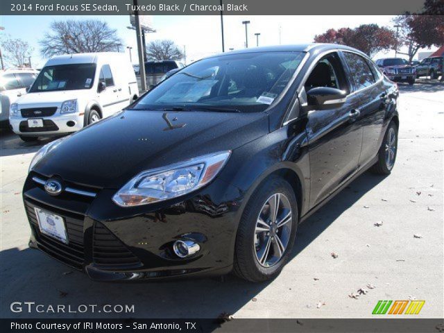 2014 Ford Focus SE Sedan in Tuxedo Black