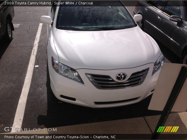 2009 Toyota Camry Hybrid in Super White