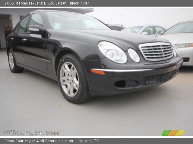 2005 Mercedes-Benz E 320 Sedan in Black