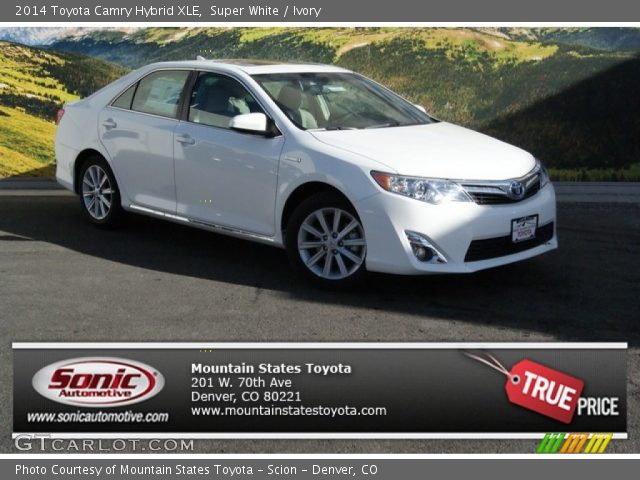 2014 Toyota Camry Hybrid XLE in Super White