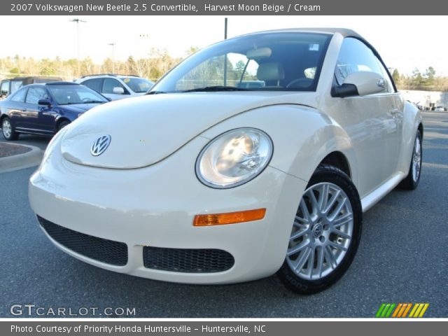 2007 Volkswagen New Beetle 2.5 Convertible in Harvest Moon Beige