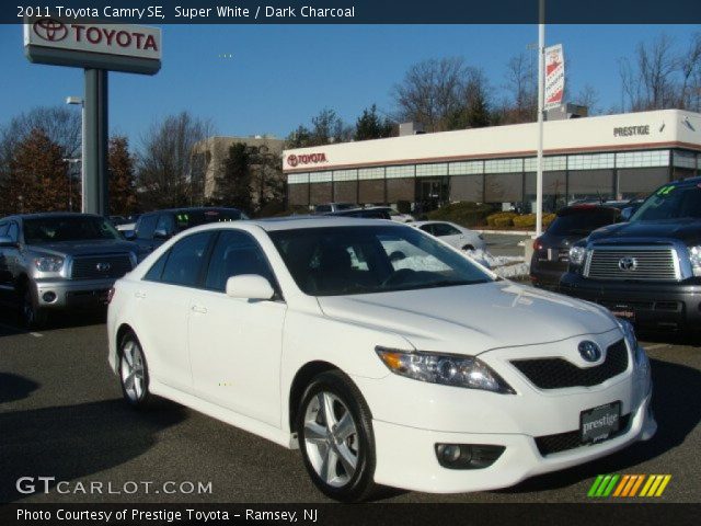 2011 Toyota Camry SE in Super White