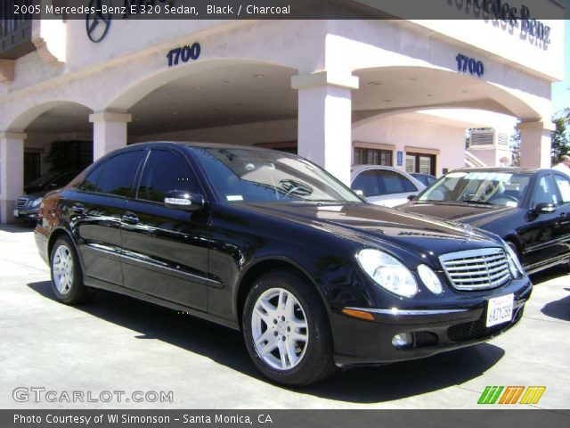 2005 Mercedes-Benz E 320 Sedan in Black