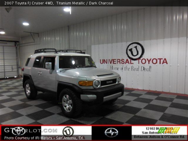 2007 Toyota FJ Cruiser 4WD in Titanium Metallic