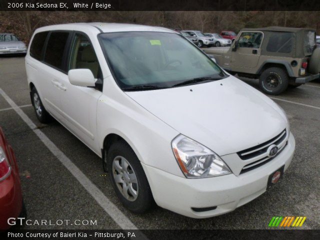 2006 Kia Sedona EX in White