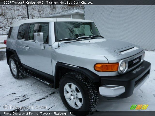 2007 Toyota FJ Cruiser 4WD in Titanium Metallic