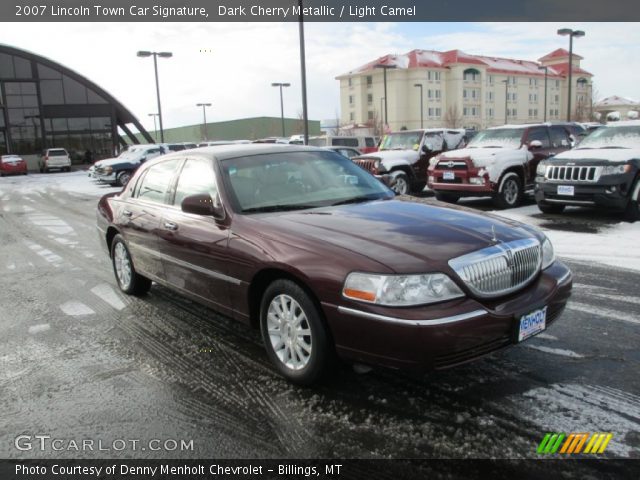 2007 Lincoln Town Car Signature in Dark Cherry Metallic