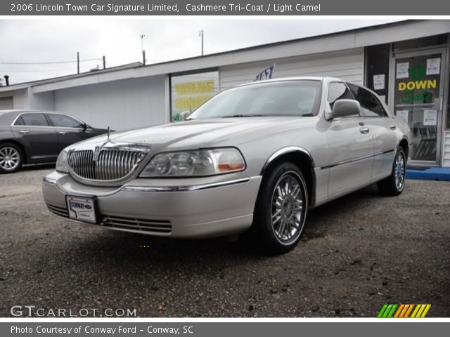 2006 Lincoln Town Car Signature Limited in Cashmere Tri-Coat