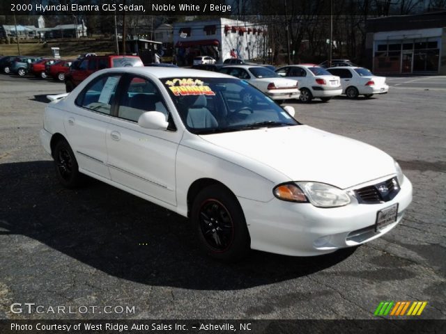 2000 Hyundai Elantra GLS Sedan in Noble White