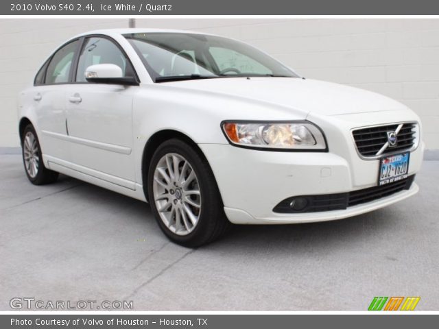2010 Volvo S40 2.4i in Ice White
