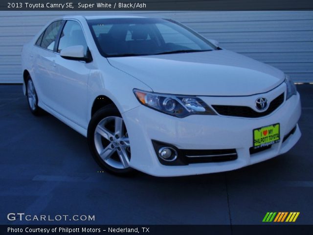 2013 Toyota Camry SE in Super White