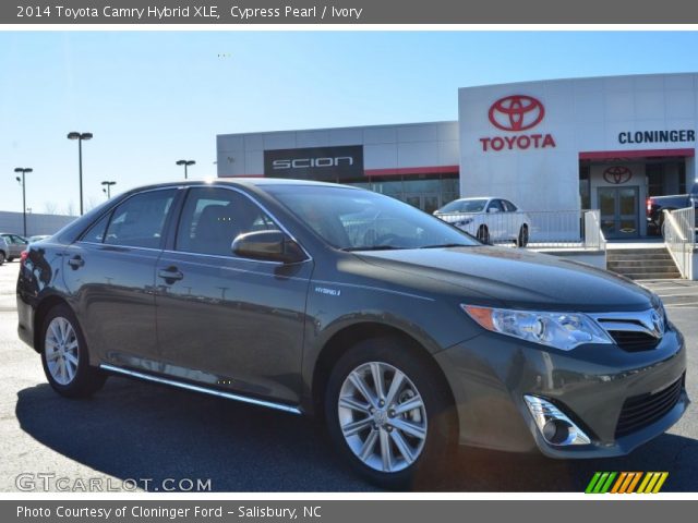 2014 Toyota Camry Hybrid XLE in Cypress Pearl