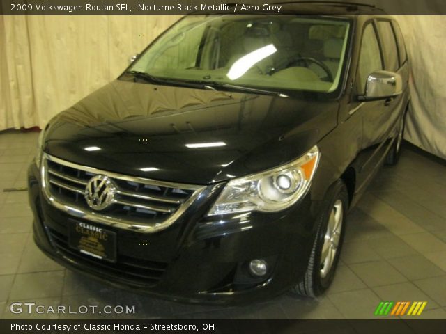 2009 Volkswagen Routan SEL in Nocturne Black Metallic
