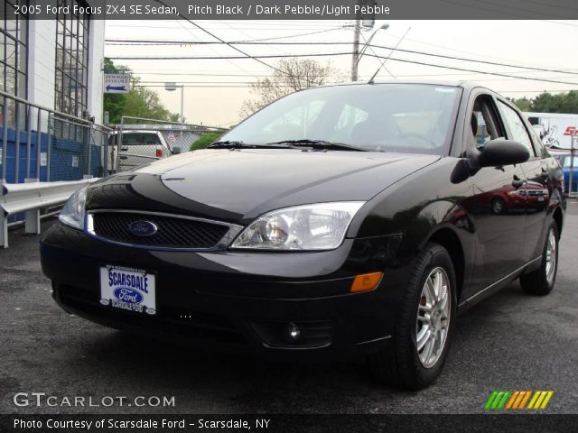 2005 Ford Focus ZX4 SE Sedan in Pitch Black