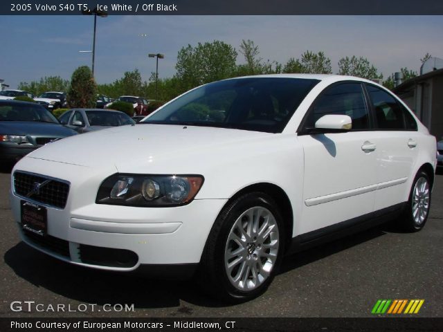 2005 Volvo S40 T5 in Ice White