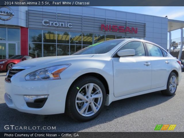 2014 Nissan Altima 2.5 SV in Pearl White