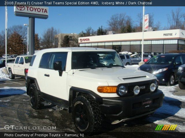 2008 Toyota FJ Cruiser Trail Teams Special Edition 4WD in Iceberg White