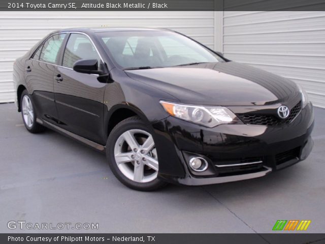 2014 Toyota Camry SE in Attitude Black Metallic