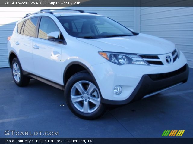 2014 Toyota RAV4 XLE in Super White
