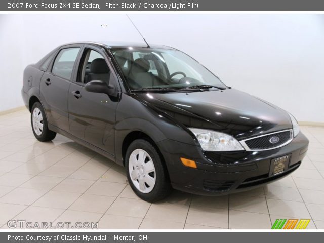 2007 Ford Focus ZX4 SE Sedan in Pitch Black