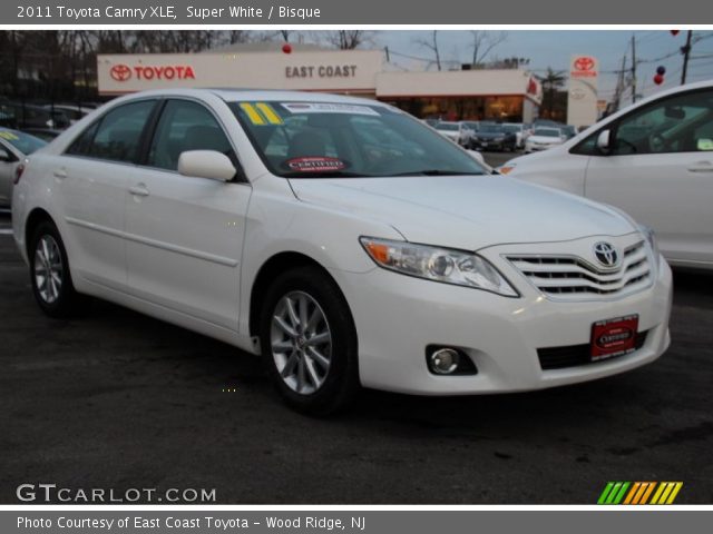 2011 Toyota Camry XLE in Super White
