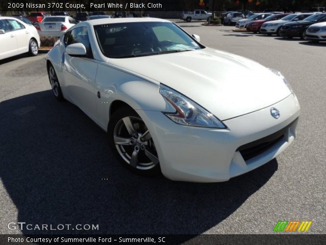 2009 Nissan 370Z Coupe in Pearl White