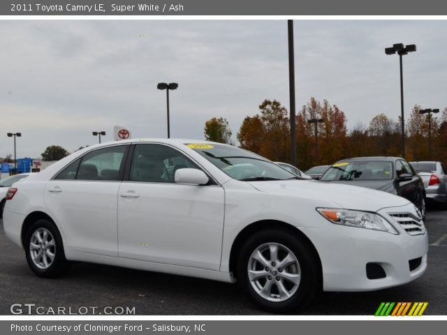 2011 Toyota Camry LE in Super White
