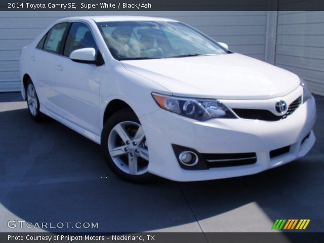 2014 Toyota Camry SE in Super White