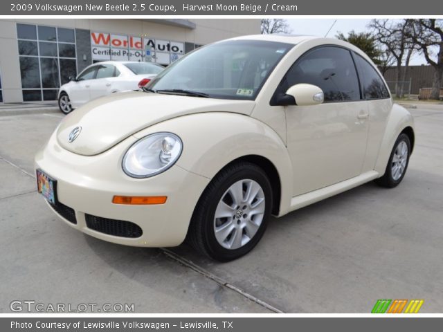 2009 Volkswagen New Beetle 2.5 Coupe in Harvest Moon Beige