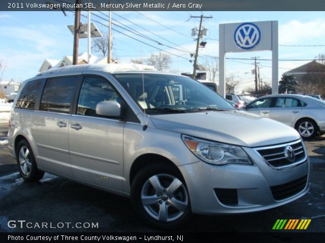 2011 Volkswagen Routan SEL in Mercury Silver Metallic