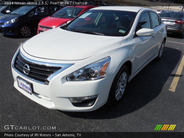 2014 Nissan Altima 2.5 S in Pearl White