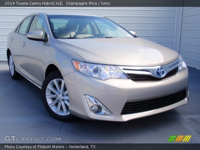 2014 Toyota Camry Hybrid XLE in Champagne Mica