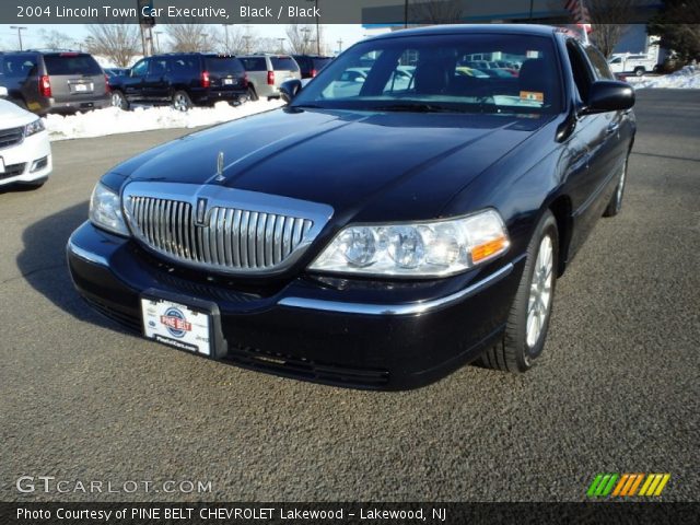 2004 Lincoln Town Car Executive in Black