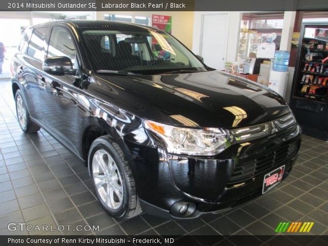 2014 Mitsubishi Outlander SE in Labrador Black Pearl