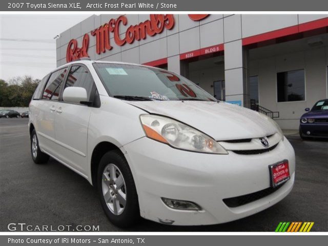 2007 Toyota Sienna XLE in Arctic Frost Pearl White