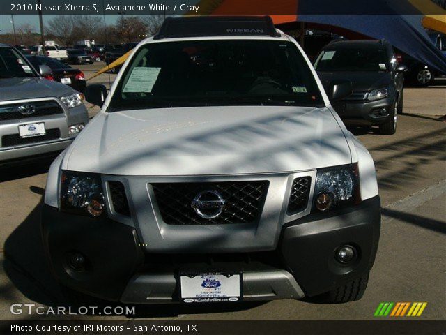 2010 Nissan Xterra S in Avalanche White