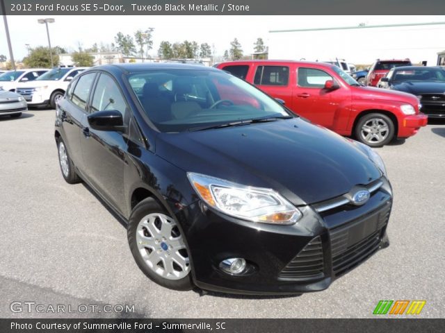 2012 Ford Focus SE 5-Door in Tuxedo Black Metallic