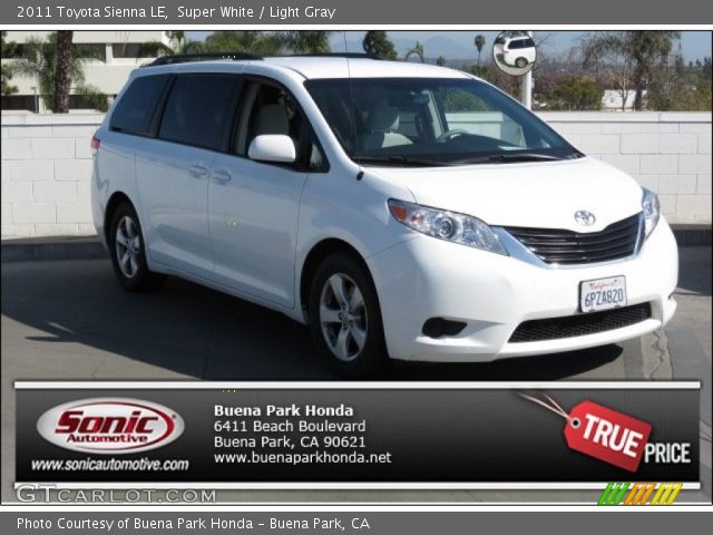 2011 Toyota Sienna LE in Super White