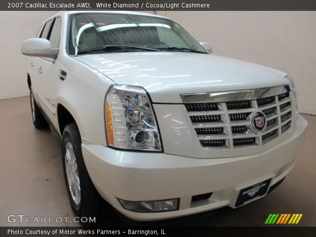 2007 Cadillac Escalade AWD in White Diamond