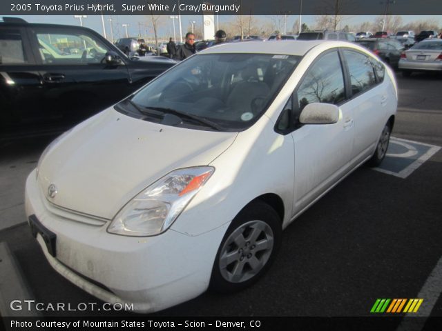 2005 Toyota Prius Hybrid in Super White